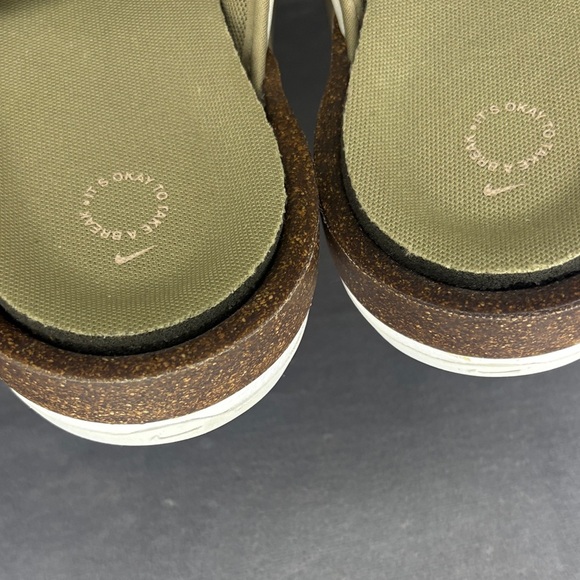 🔥🔥🔥Nike Men's Slip-Ons in Cream and Tan Size: 9.5🔥🔥🔥 - Picture 12 of 12